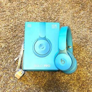 NWOT Beats By Dre Solo Pro - More Matte Special Edition